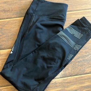 Virus Capri leggings: women’s small, black